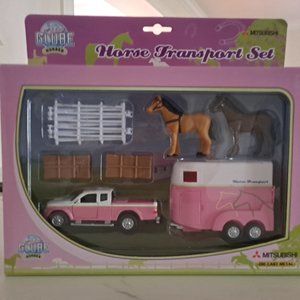 Kids Globe Traffic Die Cast Mitsubishi with Horse Trailer, Fence, Horses, Fence